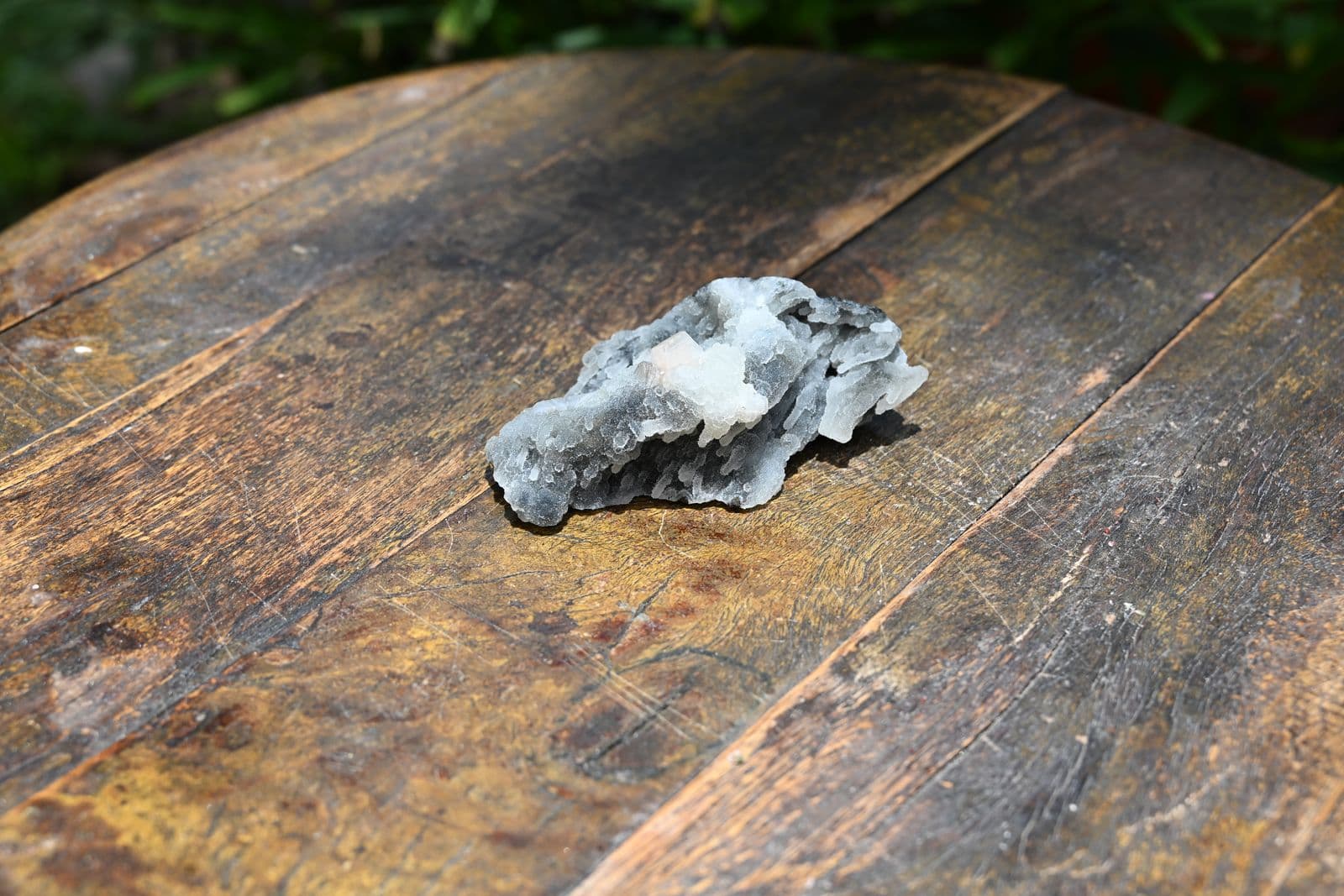 Chalcedony on Celadonite-Coated Basalt — view 2