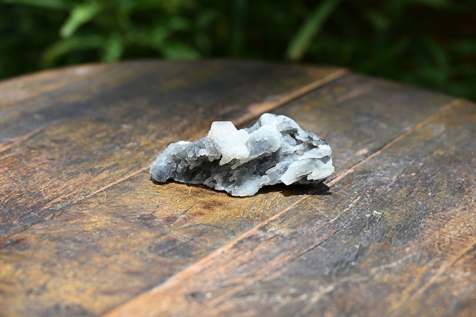 Chalcedony on Celadonite-Coated Basalt