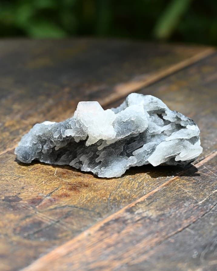 Chalcedony on Celadonite-Coated Basalt